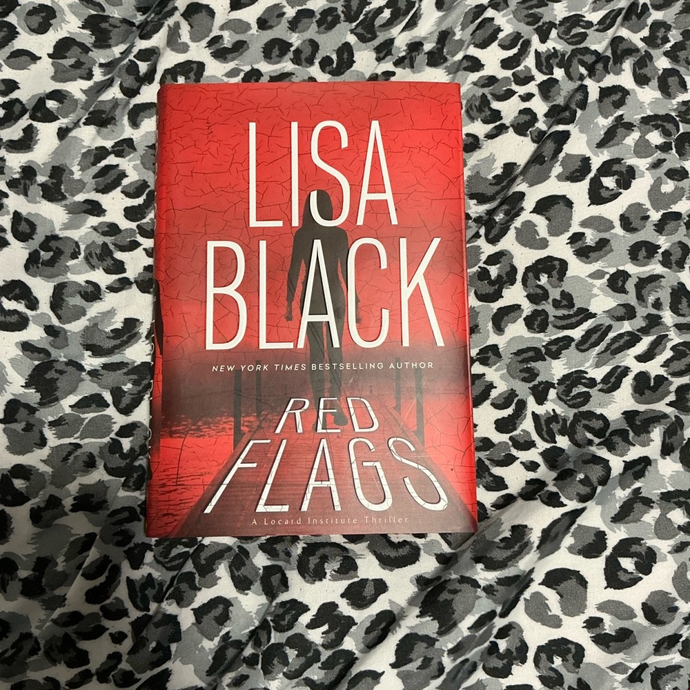Lisa Black 'Red Flags' Book ‼️3 for $15‼️
